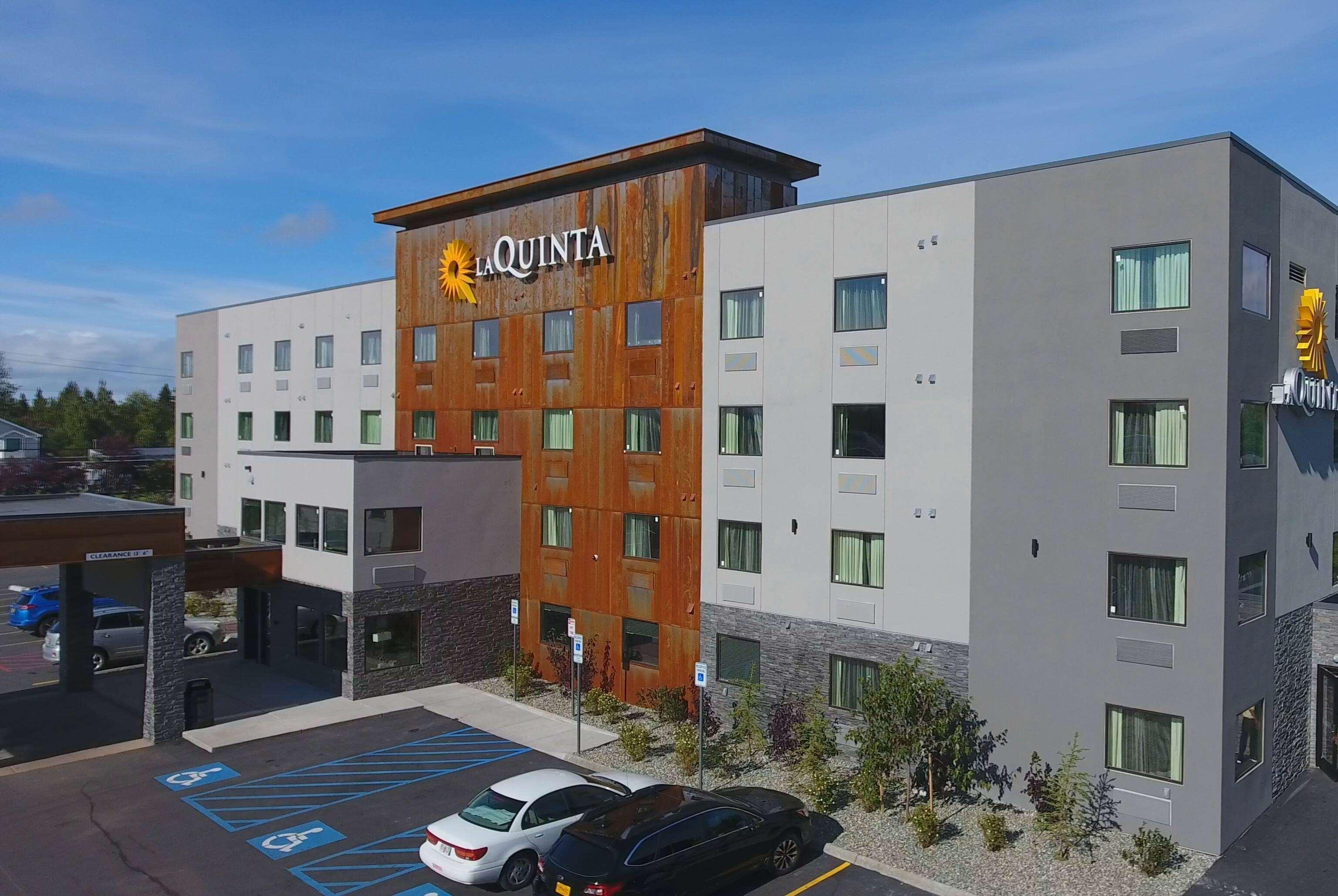 La Quinta By Wyndham Anchorage Airport Hotel Exterior foto